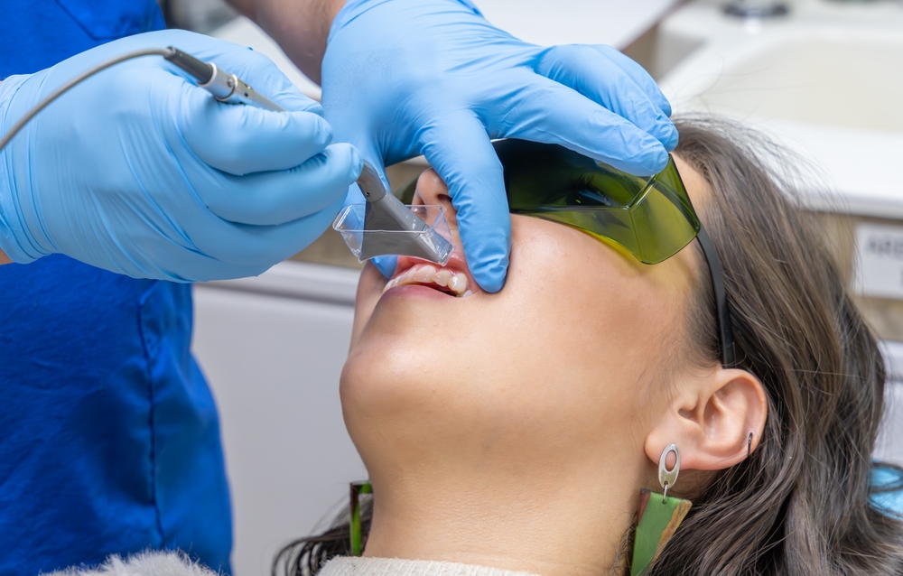 How to Manage Tooth Sensitivity as the Weather Gets Cooler?
